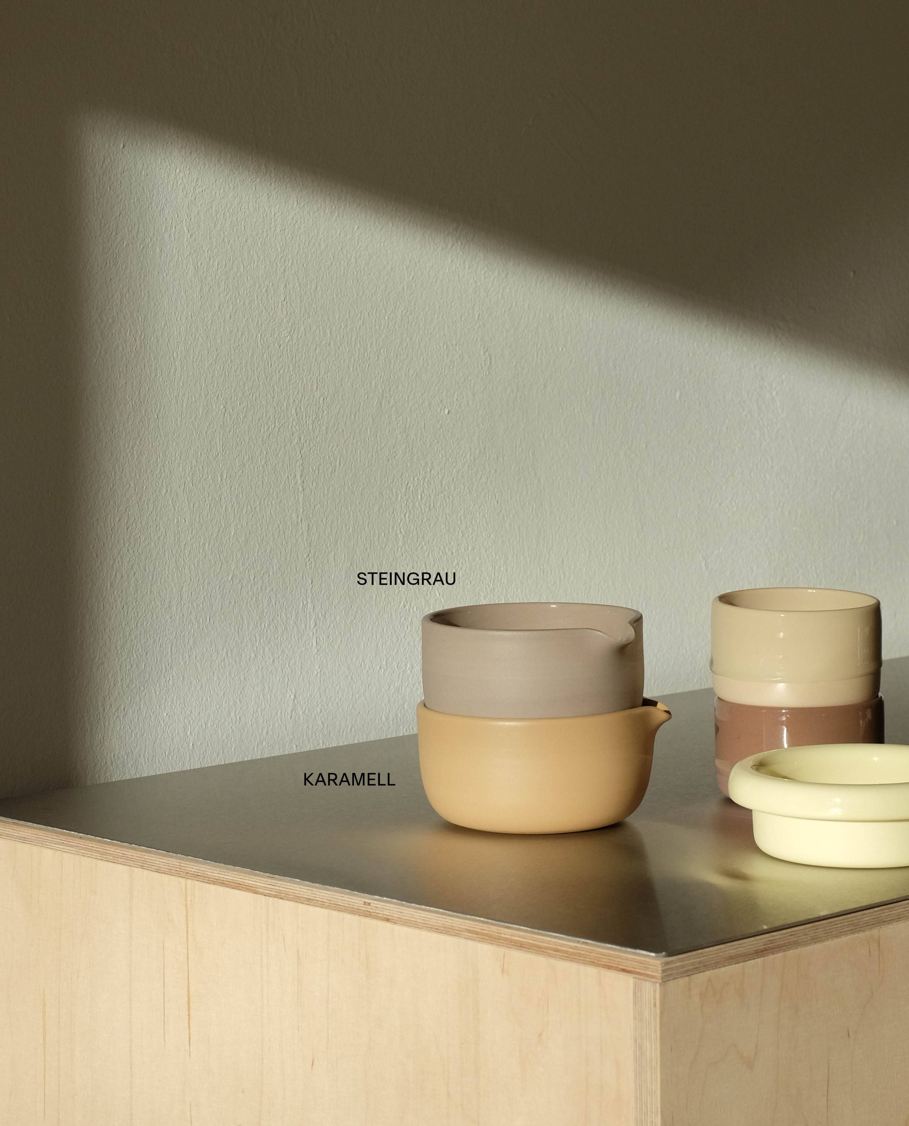 MATCHASCHALE MIT AUSGUSS