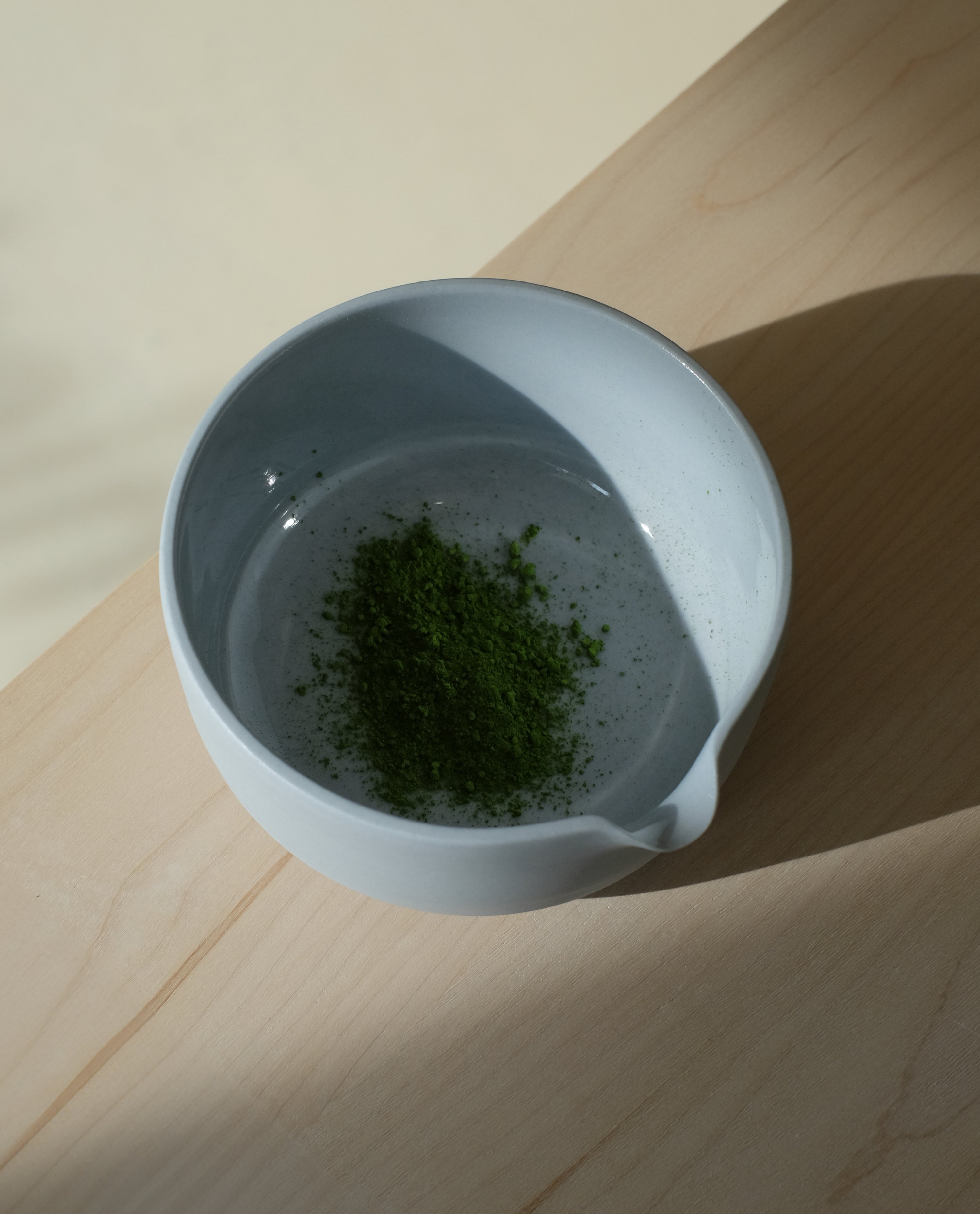 MATCHASCHALE MIT AUSGUSS